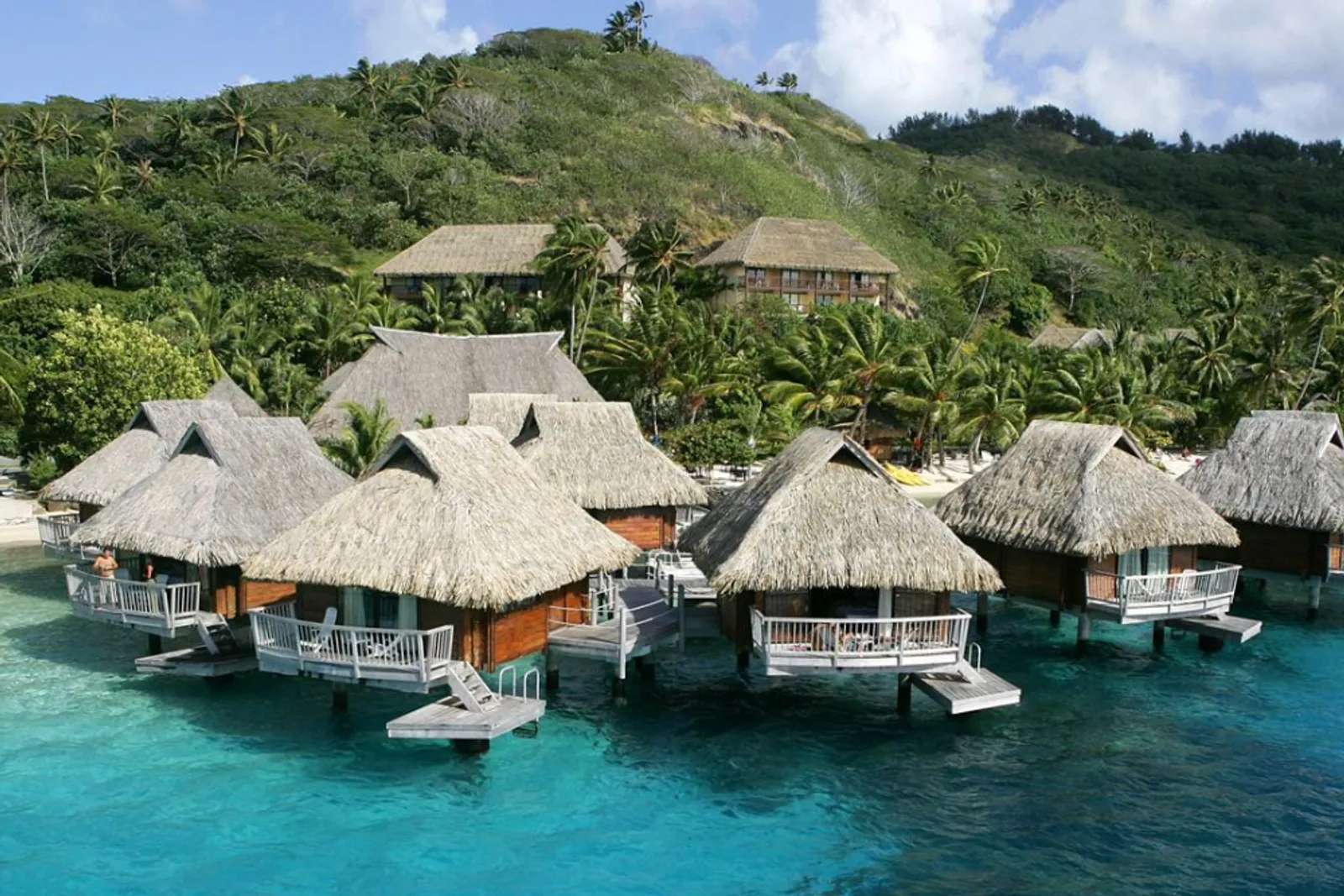 8 Honeymoon Beach Terbaik di Dunia, Mana Destinasi Impianmu?