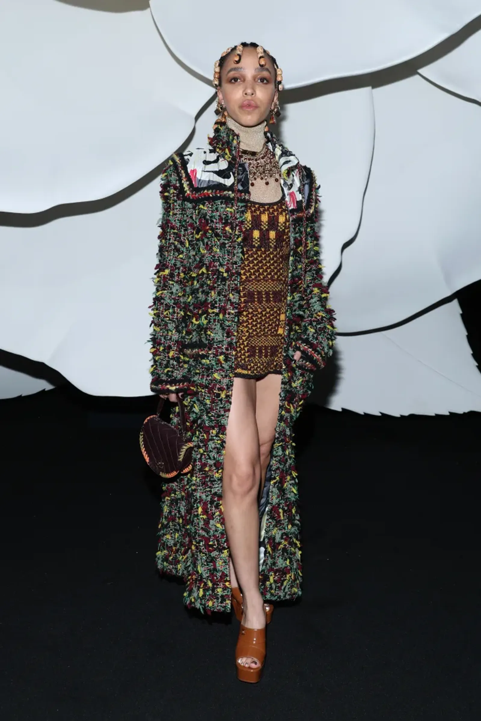 8 Gaya Seleb Hadiri Chanel di Paris Fashion Week 2023
