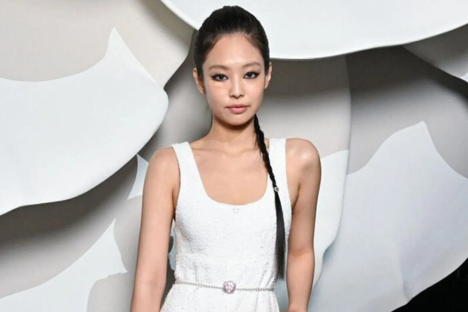 Pesona Idol Kpop di Paris Fashion Week 2023, Ada Hyein 'NewJeans' 