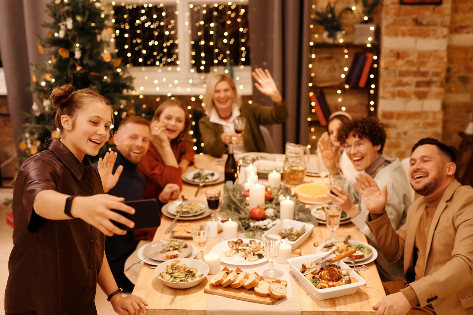 Arti Mimpi Makan bersama Keluarga, Dambakan Kehangatan Cinta