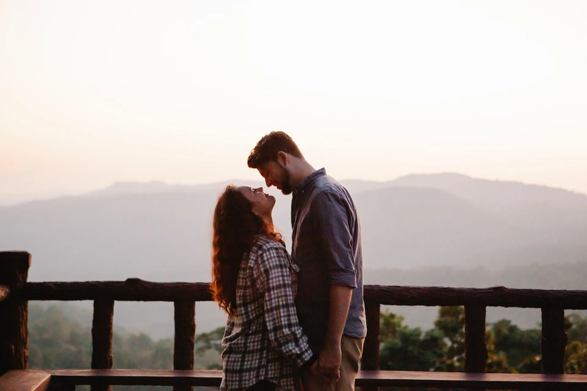 Ingin Mencintai Pasangan Tanpa Syarat? Ikuti 12 Caranya Ini
