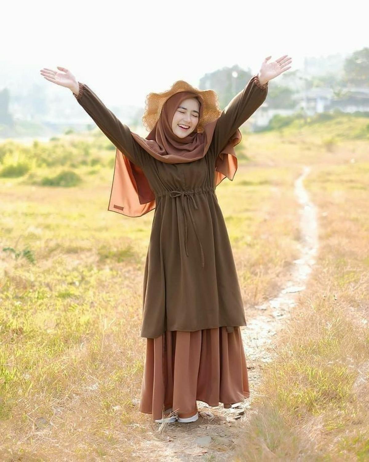 7 Model Tunik Kekinian untuk Perempuan, Sopan tapi Stylish!