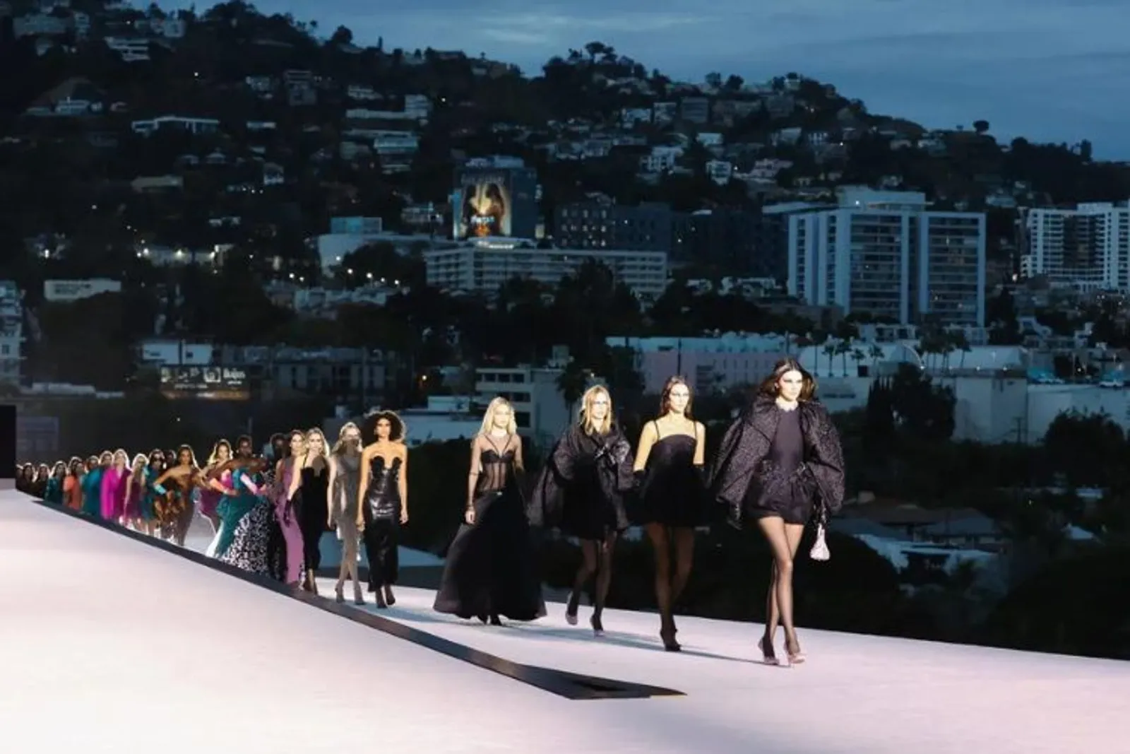 7 Hal Menarik di Fashion Show Versace Fall/Winter 2023