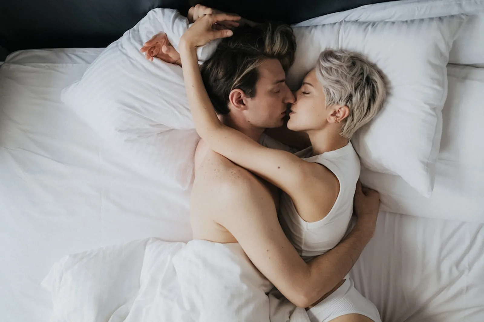 5 Bahasa Cinta di Kamar Tidur untuk Seks yang Lebih Memuaskan