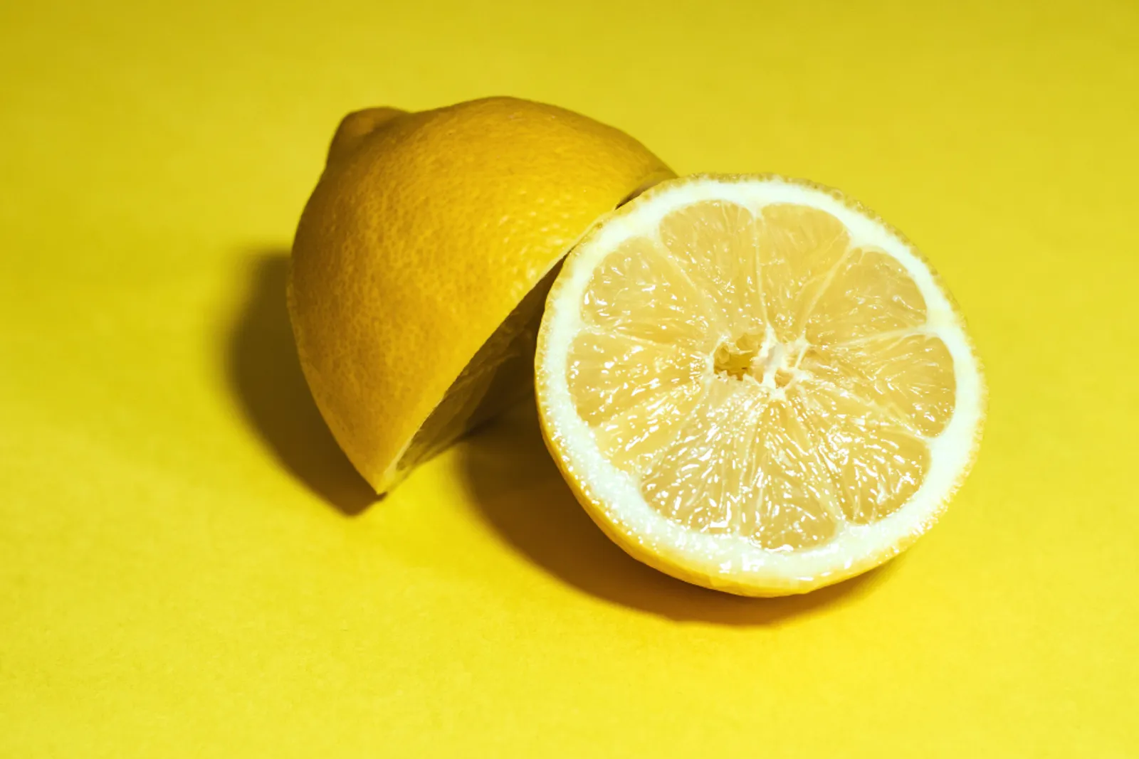Tak Cuma Menyehatkan Tubuh, Ini 8 Manfaat Lemon untuk Tanaman