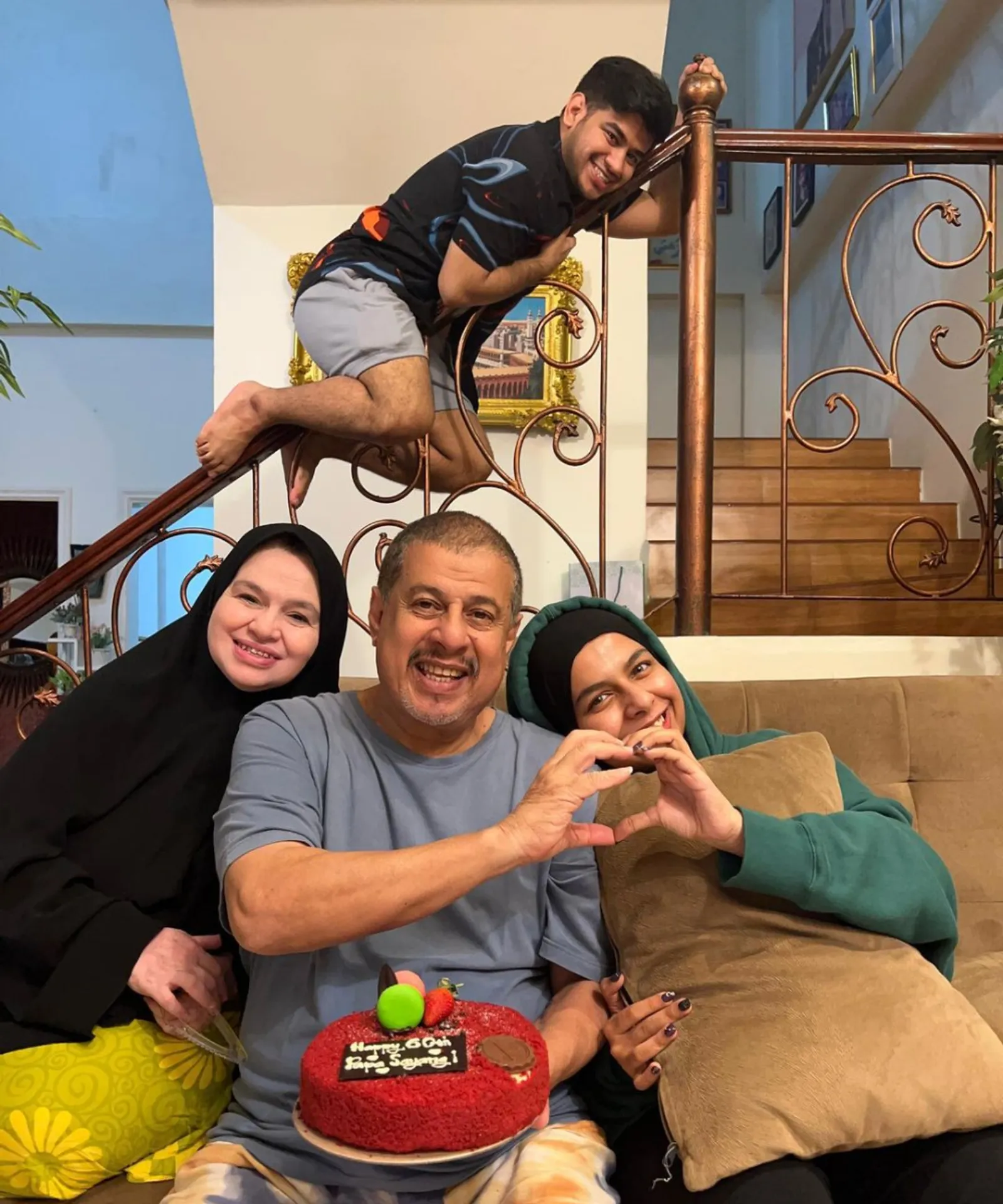 8 Keseruan Selebgram Fadil Jaidi dan Ayahnya yang Selalu Tampil Kocak