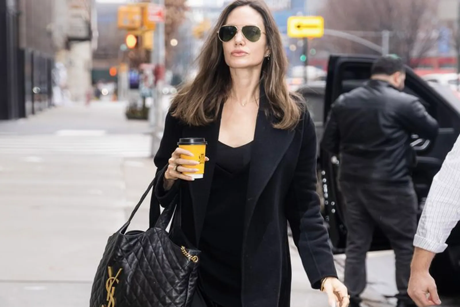 #YukKembaran: Deretan Tas Angelina Jolie yang Elegan!