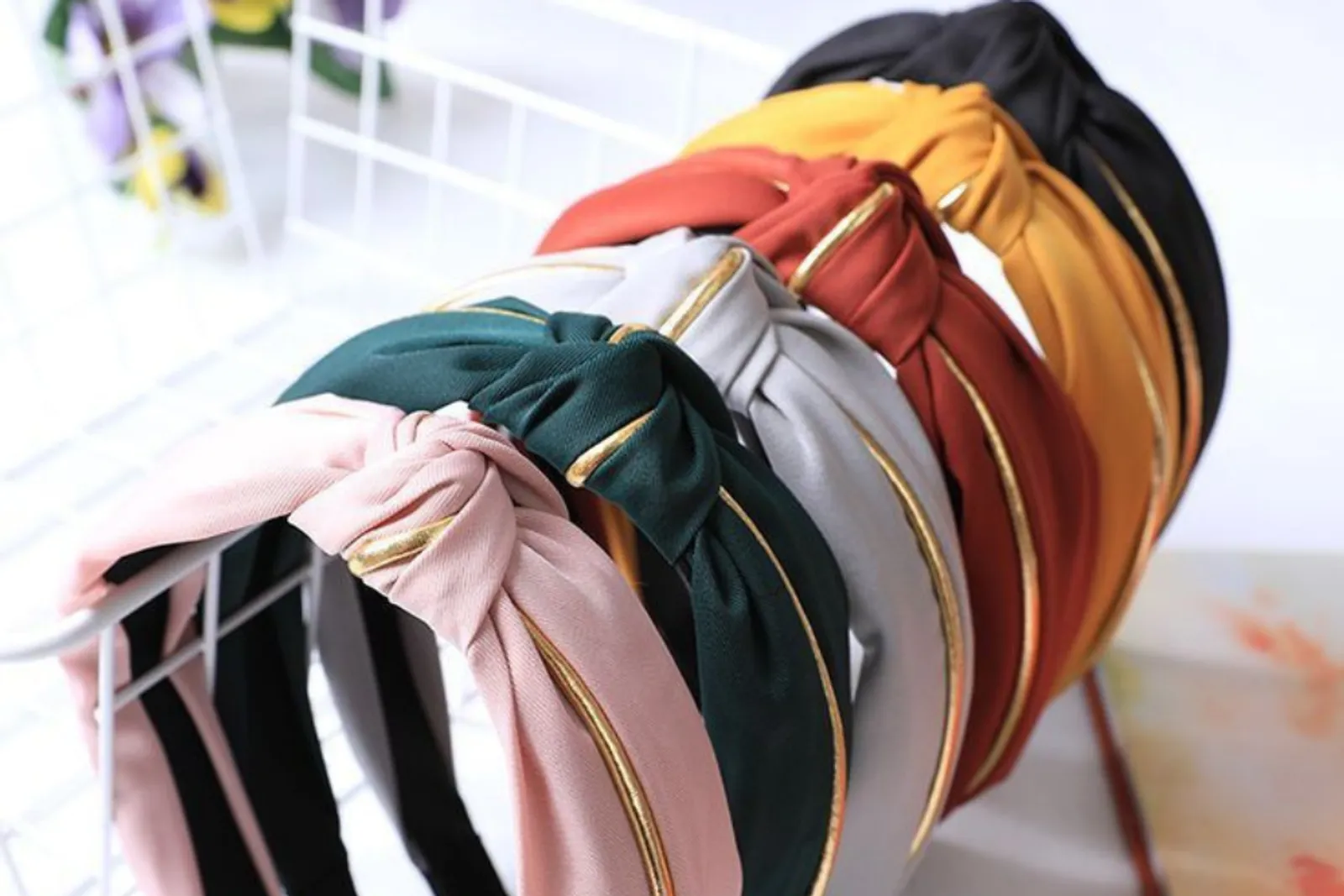 10 Bando Korea Kekinian yang Bikin Penampilan Makin Stylish