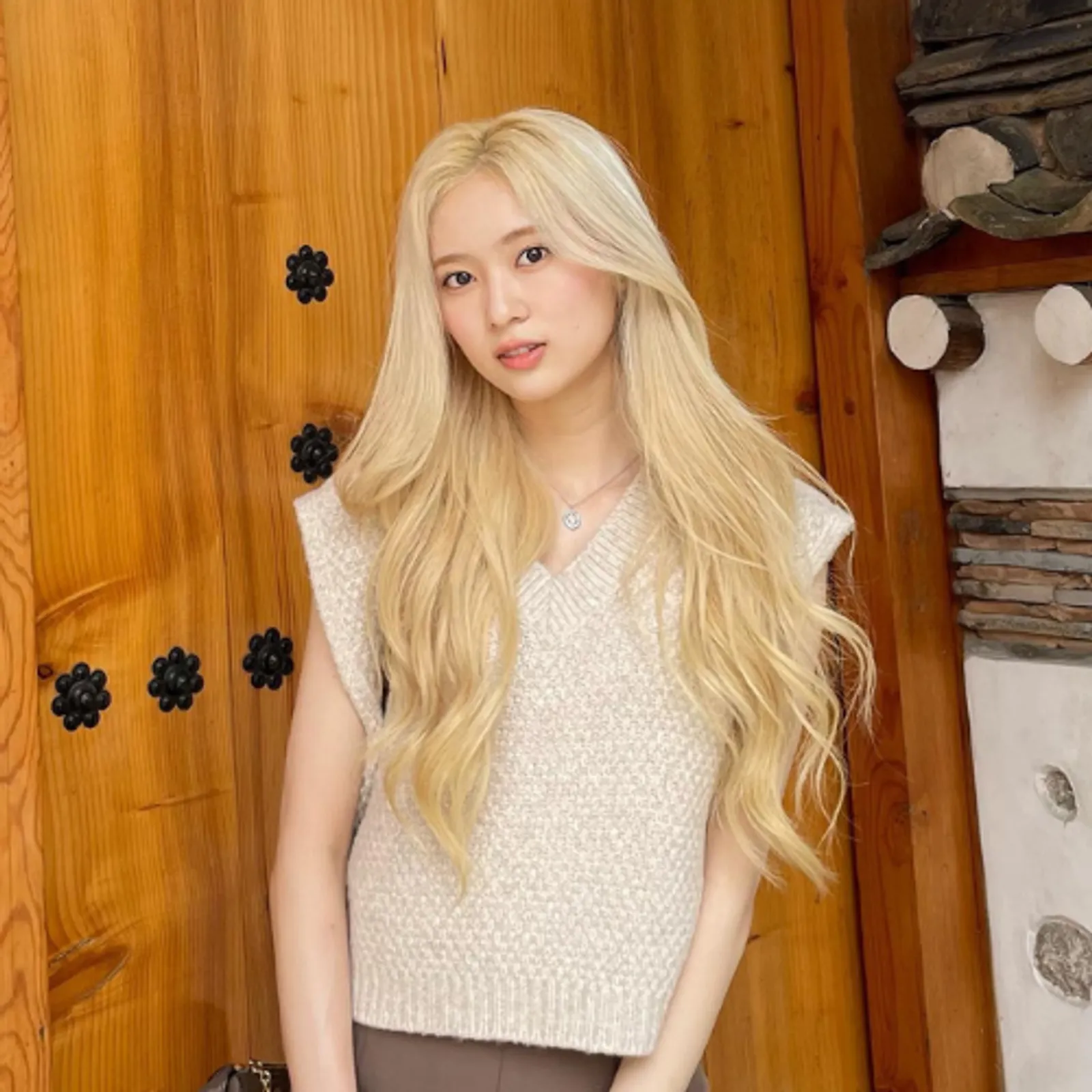 Deretan Idol Korea yang Miliki Visual Seperti Boneka Barbie 