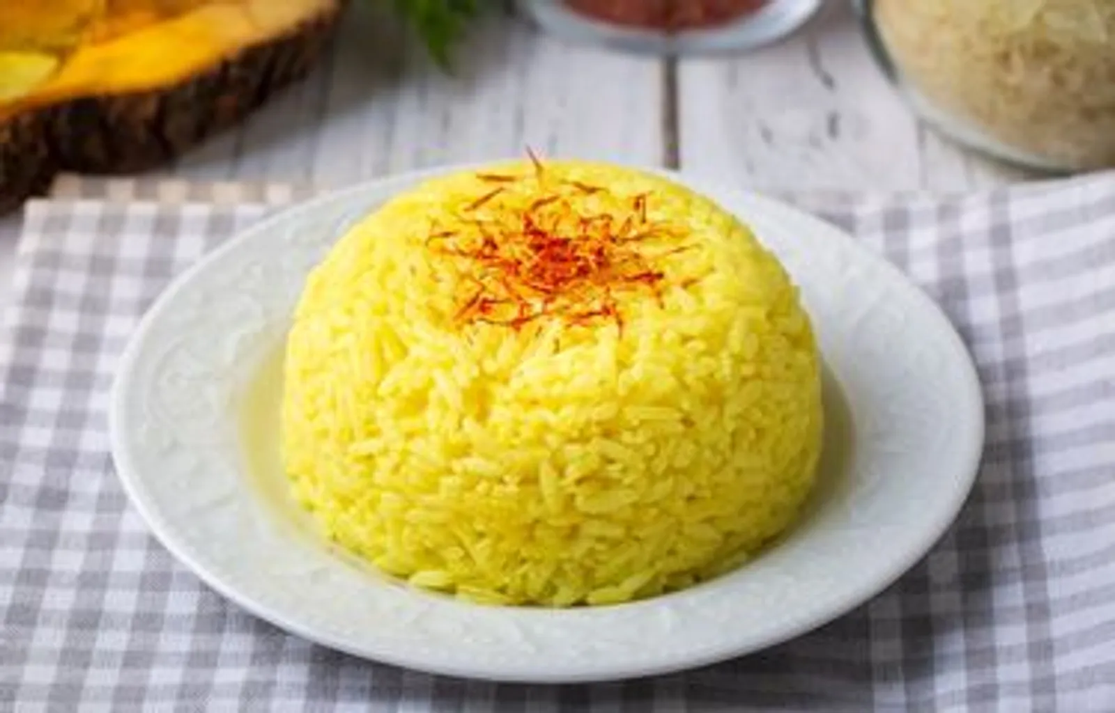 Resep Nasi Kuning Magic Com yang Pulen dan Gurih