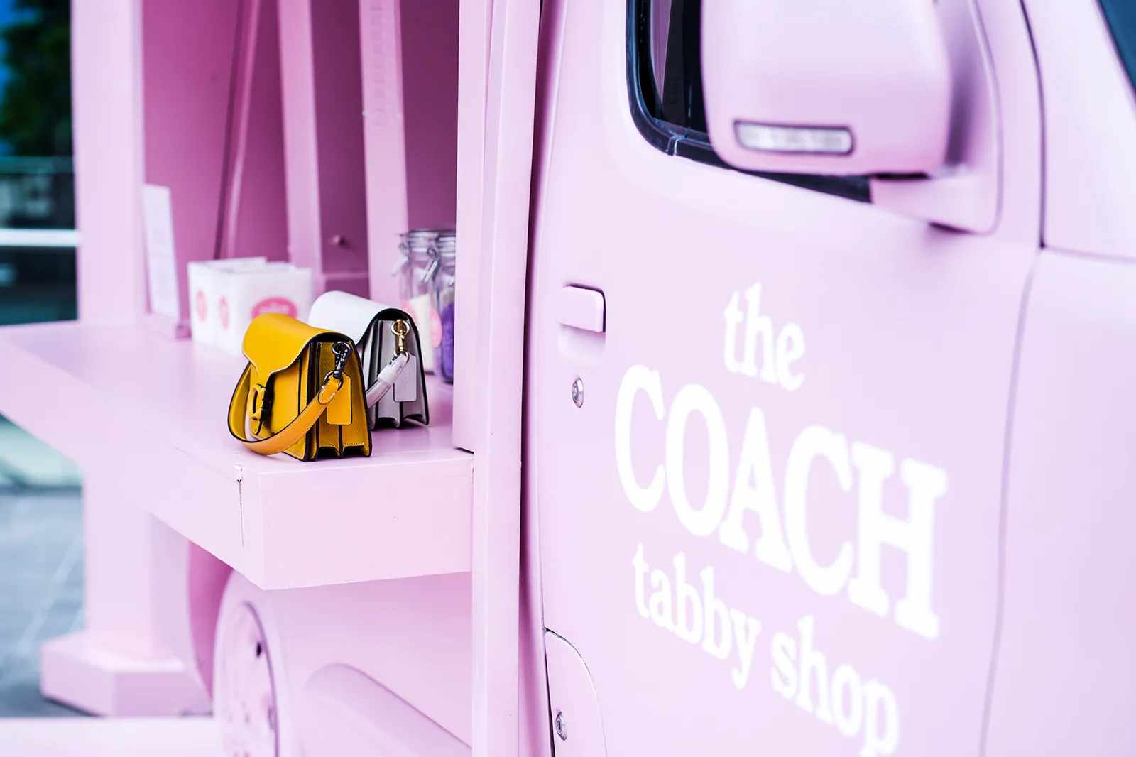 The Coach Tabby Tour, Pop-Up Es Krim Van Super Gemas!