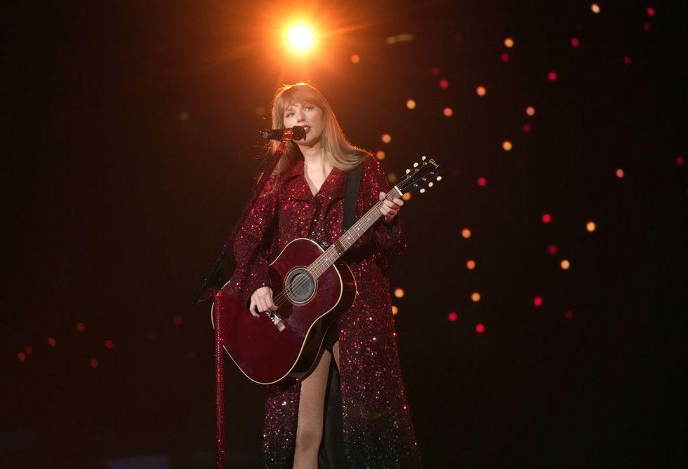 Deretan Outfit Taylor Swift di Konser Tur ‘The Eras’
