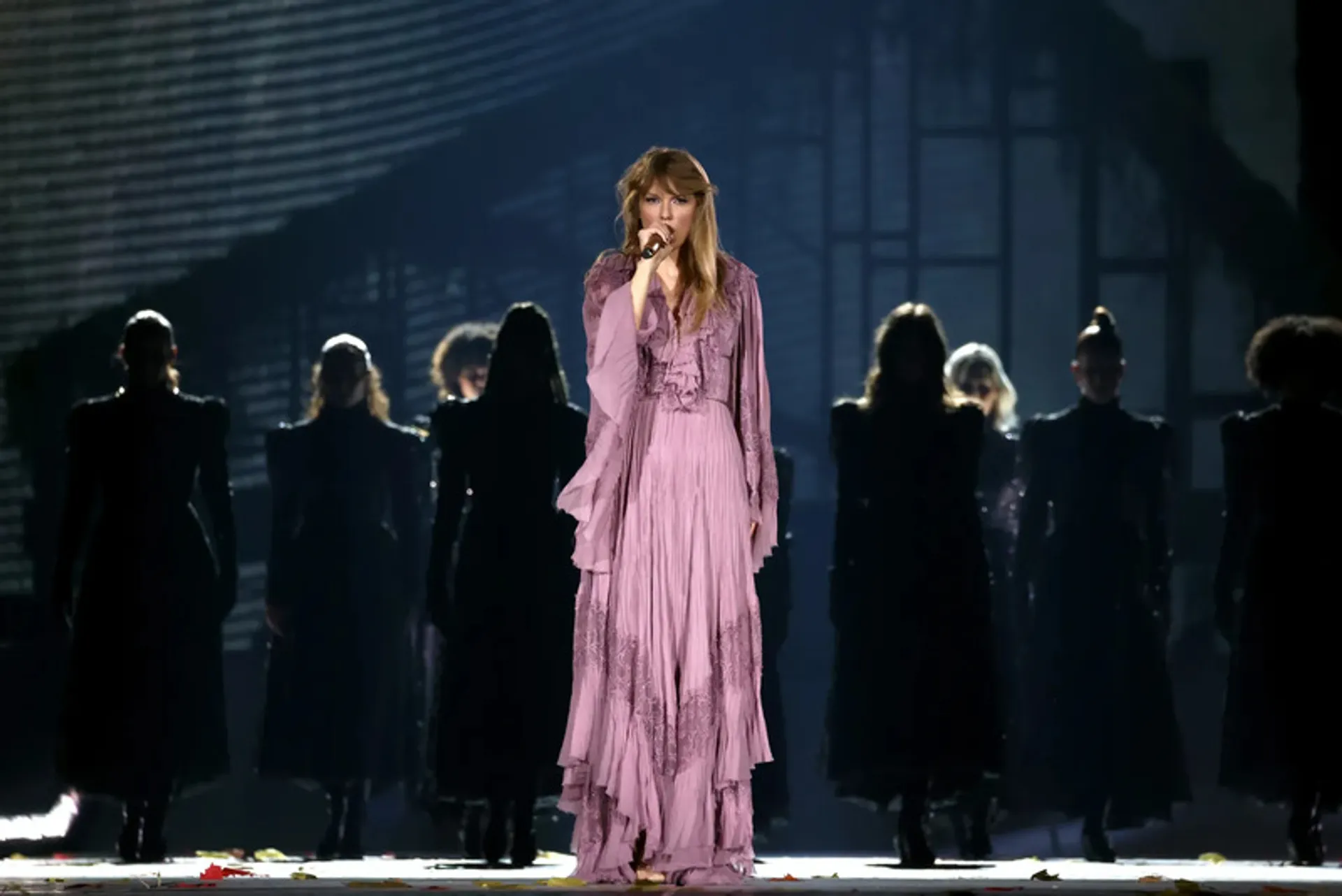 Deretan Outfit Taylor Swift di Konser Tur ‘The Eras’