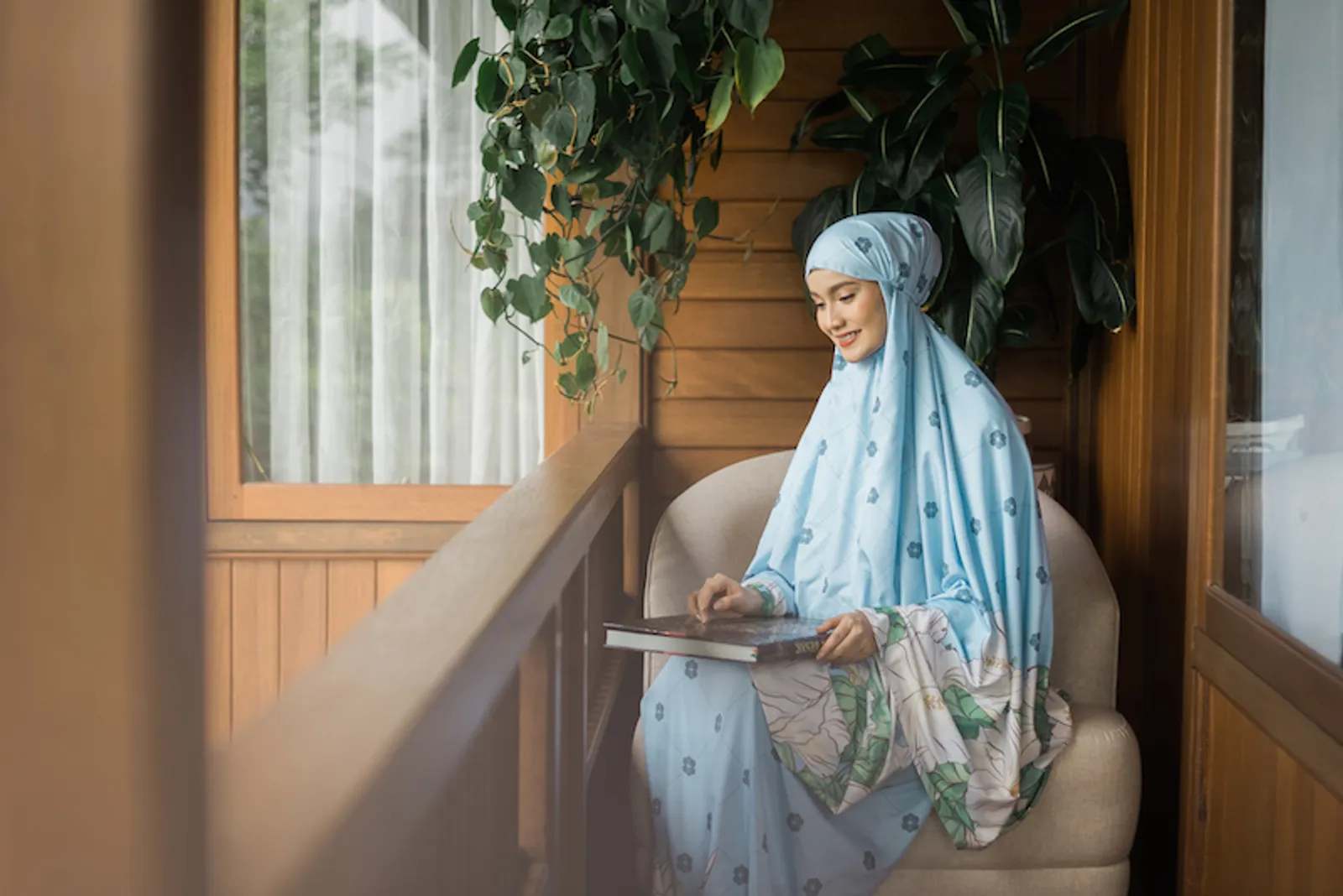 Sambut Ramadan Tahun Ini Pakai Mukena Bernuansa Bali