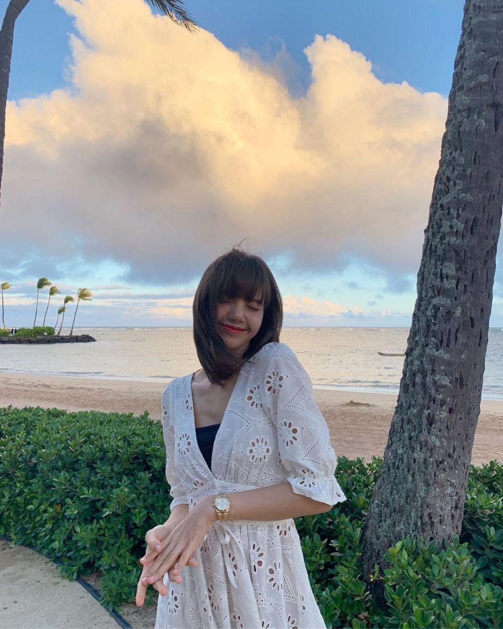 Ide Outfit Liburan ke Pantai a La Artis Korea