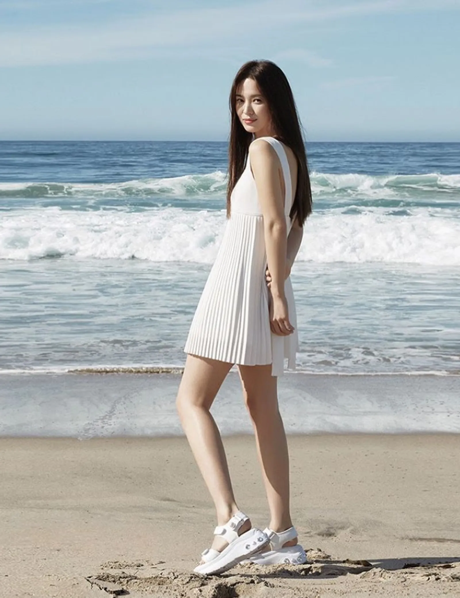 Ide Outfit Liburan ke Pantai a La Artis Korea