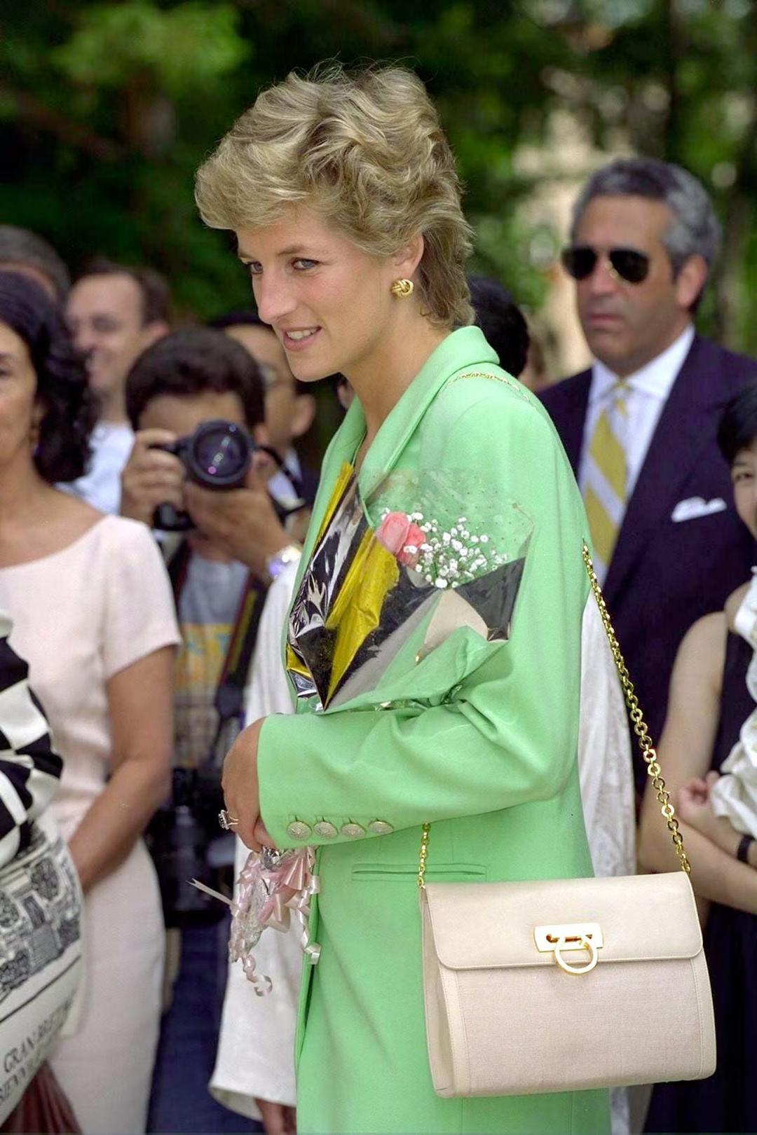 5 Tas Kesayangan Princess Diana yang Paling Sering Dipakai