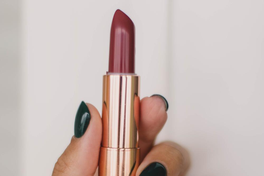 6 Cara Pakai Matte Lipstick Agar Bibir Nggak Terasa Kering