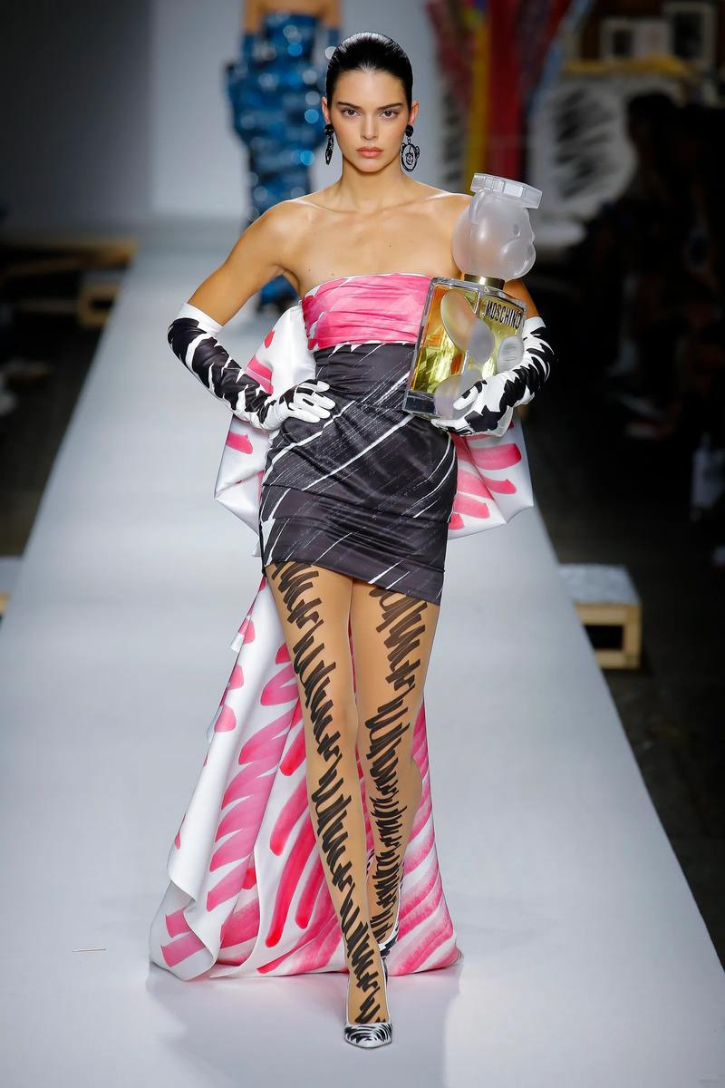 Karya Paling Ikonik Jeremy Scott Selama 10 Tahun di Moschino