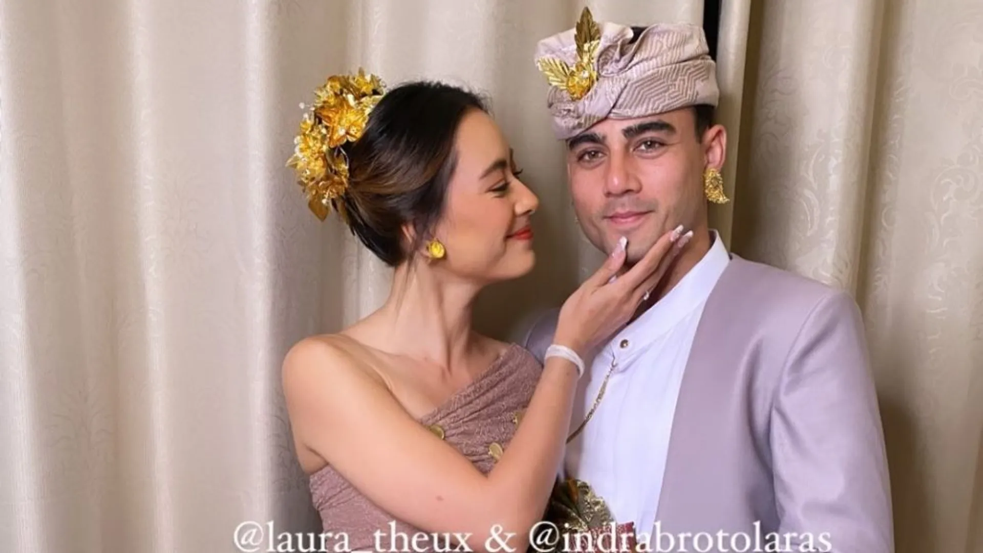 10 Momen Pernikahan Laura Theux dan Indra Brotolaras, Pakai Adat Bali!