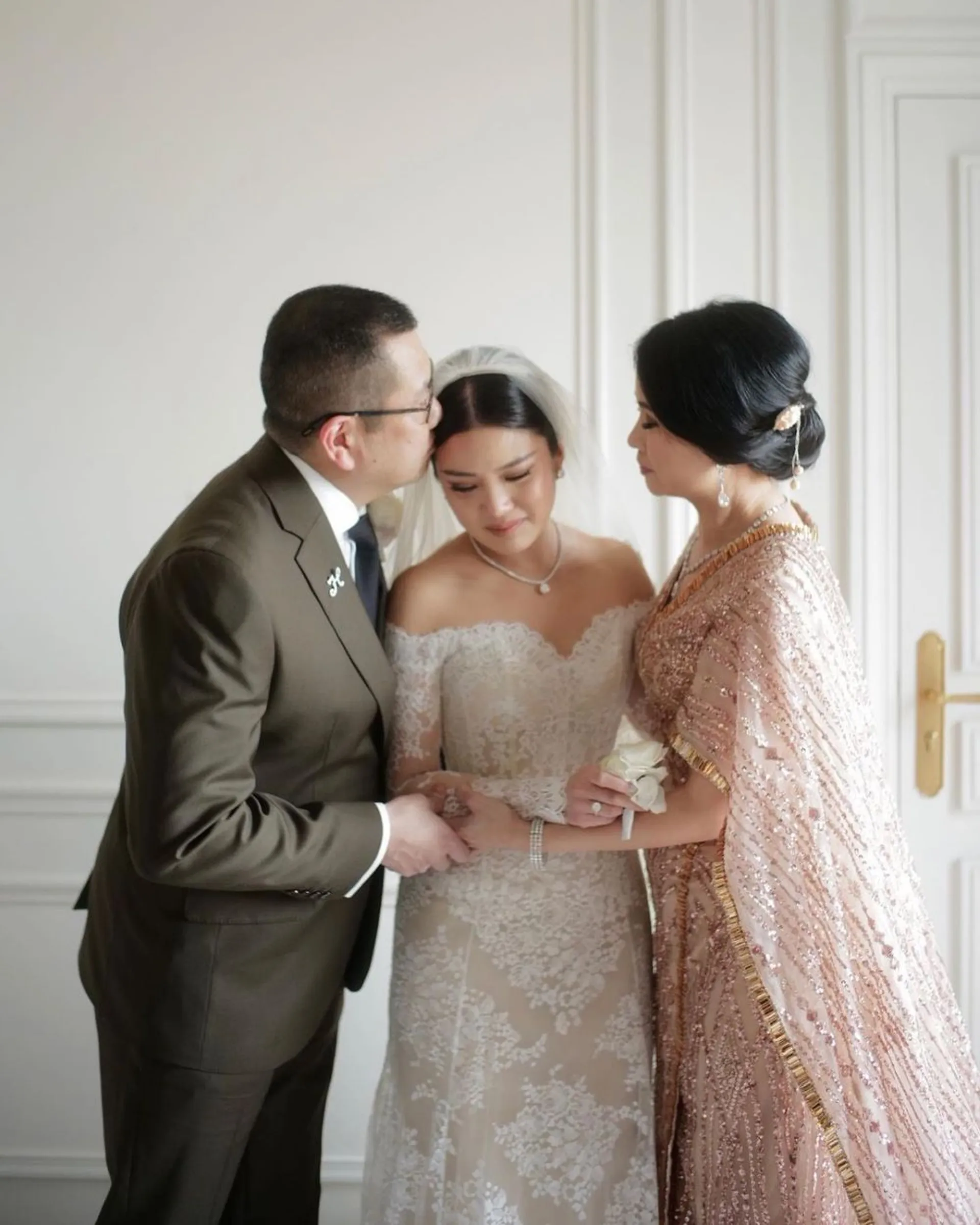 Mewah, 10 Potret Pernikahan Kevin Sanjaya dan Valencia Tanoe di Paris