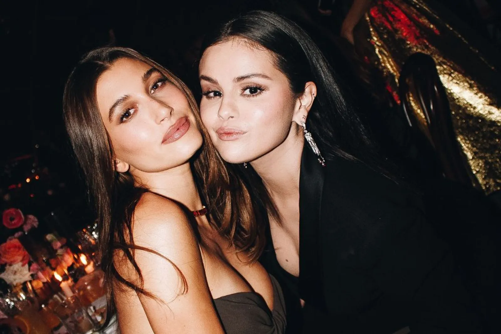 Hailey Bieber Curhat Di-bully, Ini Pesan Selena Gomez untuk Netizen