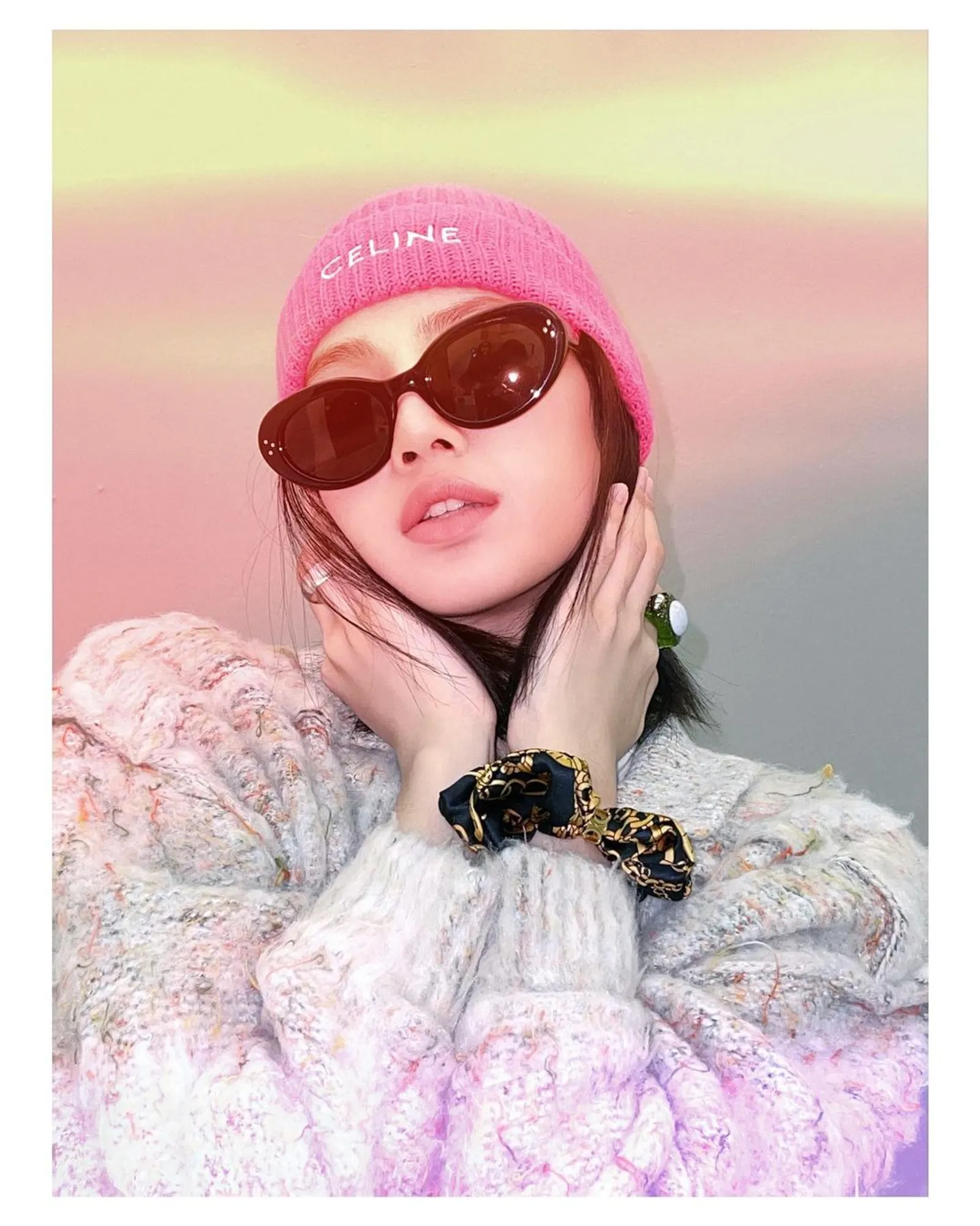 10 Fashion Lisa BLACKPINK dengan Koleksi Celine Paling Stylish