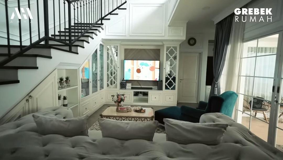 18 Potret Rumah Komedian Bedu, Bergaya American Style Rp10 Miliar