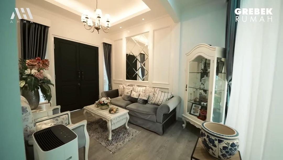 18 Potret Rumah Komedian Bedu, Bergaya American Style Rp10 Miliar