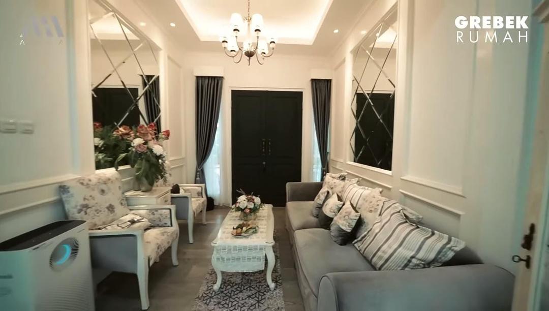 18 Potret Rumah Komedian Bedu, Bergaya American Style Rp10 Miliar