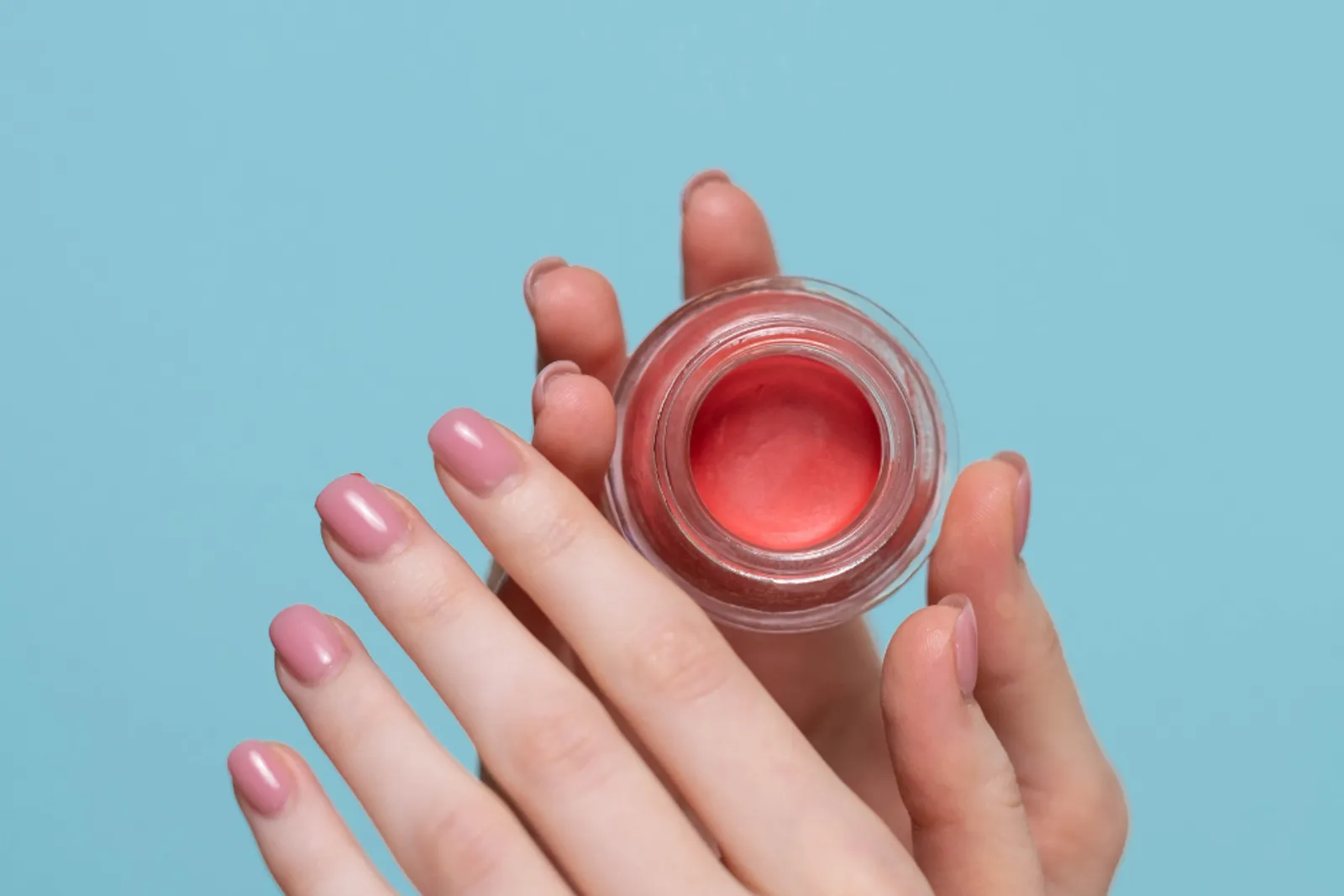 Tips Memakai Powder Blush Agar Riasan Tidak Kering 