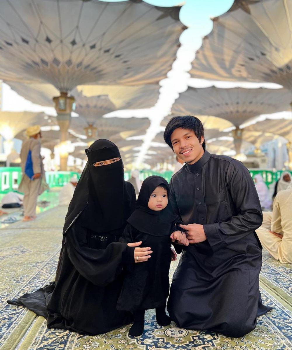 6 Pasangan Artis yang Melakukan Ibadah Umrah di Ramadan 2023