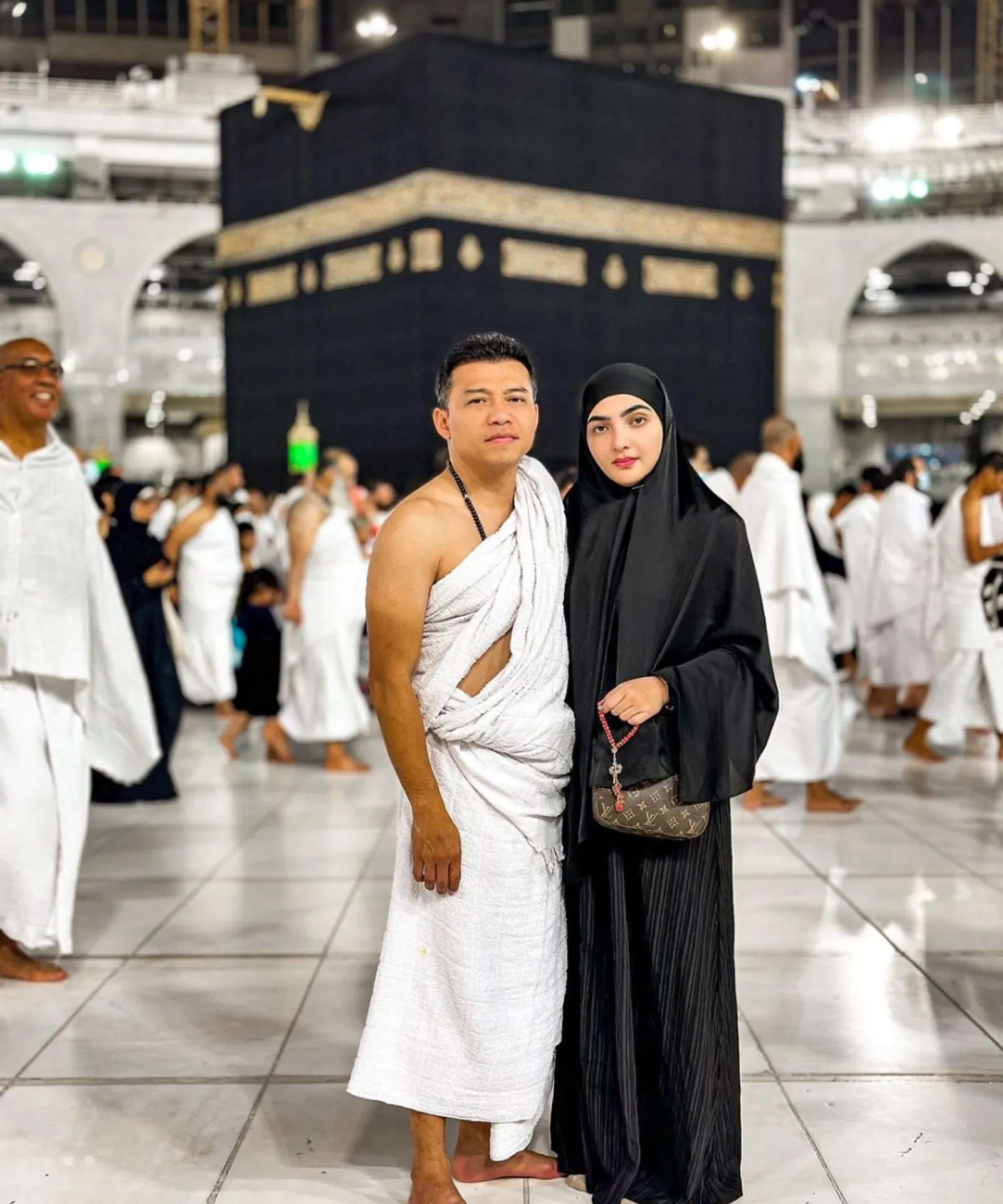 6 Pasangan Artis yang Melakukan Ibadah Umrah di Ramadan 2023