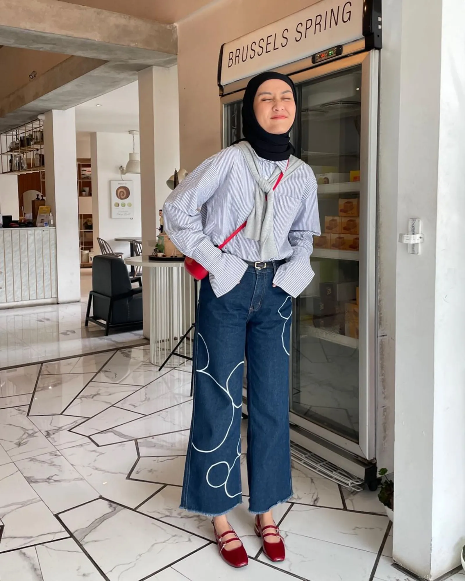 Inspirasi Outfit Hijab Kasual Pakai Celana Jeans