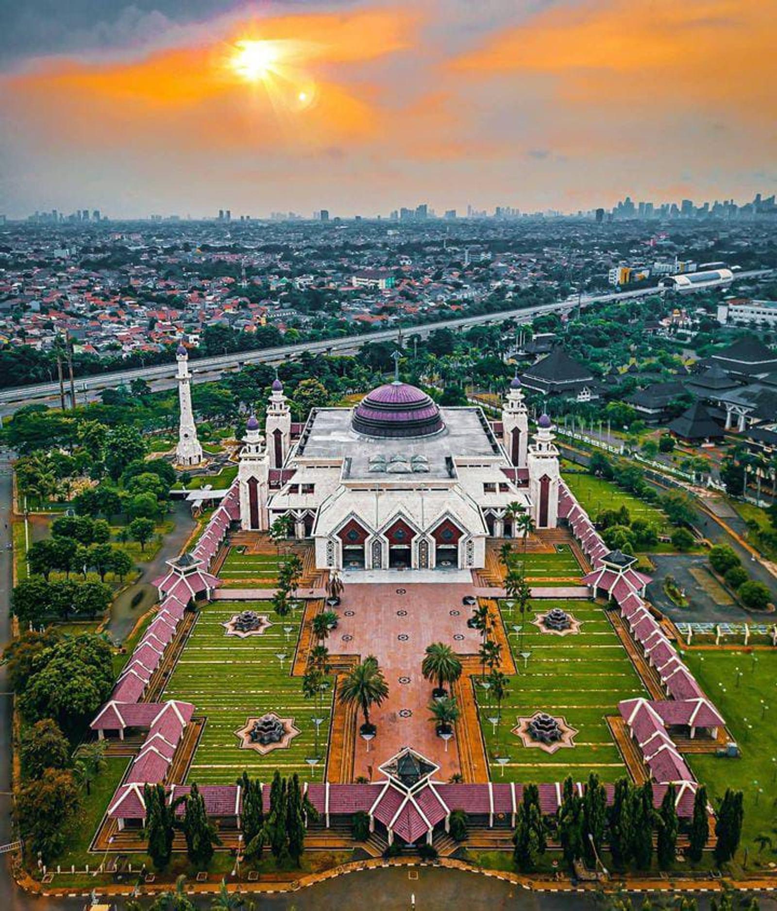 8 Masjid di Jakarta Kerap Jadi Wisata Religi Saat Ramadan