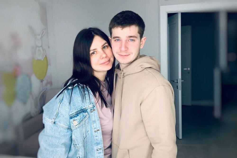 Anakku Suamiku, Ini Kisah Selebgram Rusia yang Nikahi Anak Angkatnya