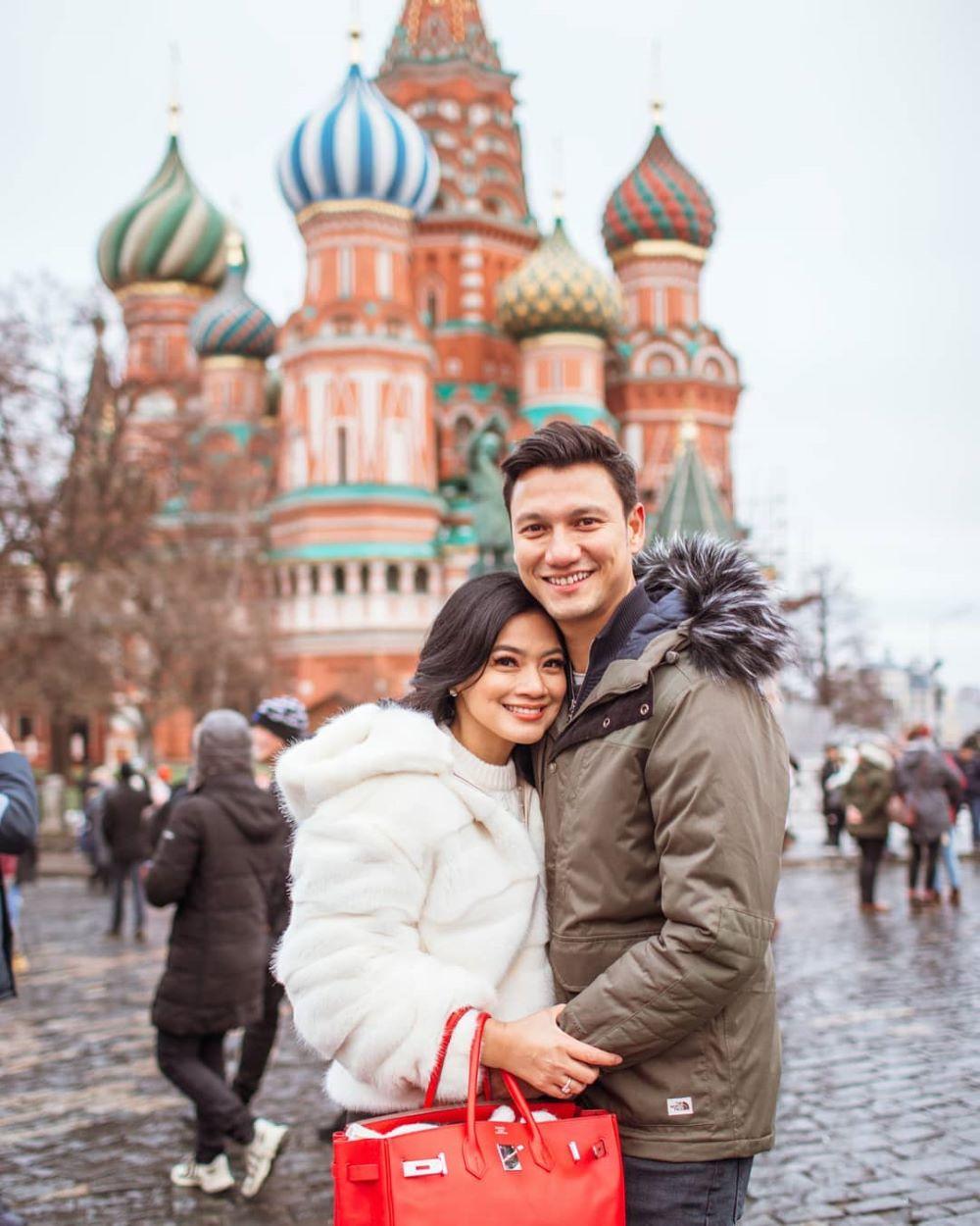 So Sweet! Potret Mesra 8 Artis Blasteran Mualaf Bareng Pasangannya