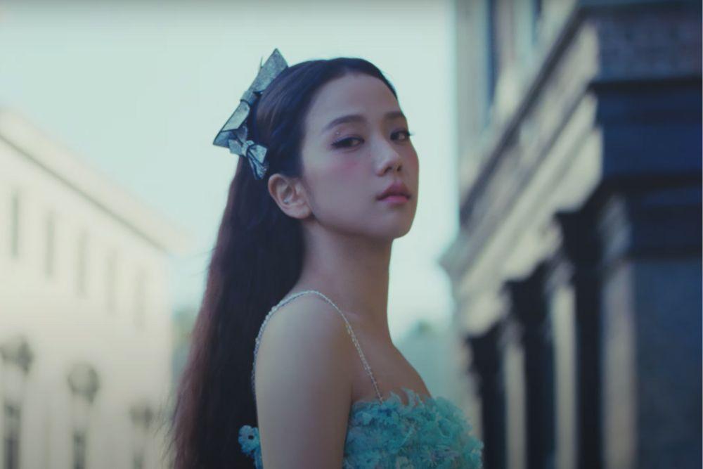 Stunning, Pesona Jisoo di MV 'Flower' Bikin Terpana! 