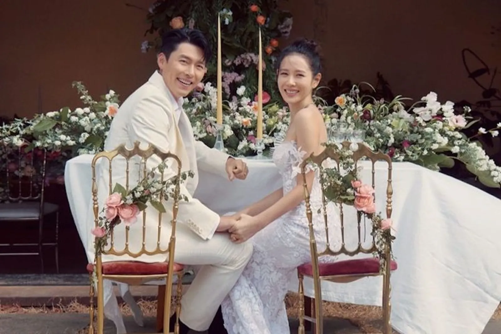 Cara Manis Son Ye Jin dan Hyun Bin Rayakan Wedding Anniversary