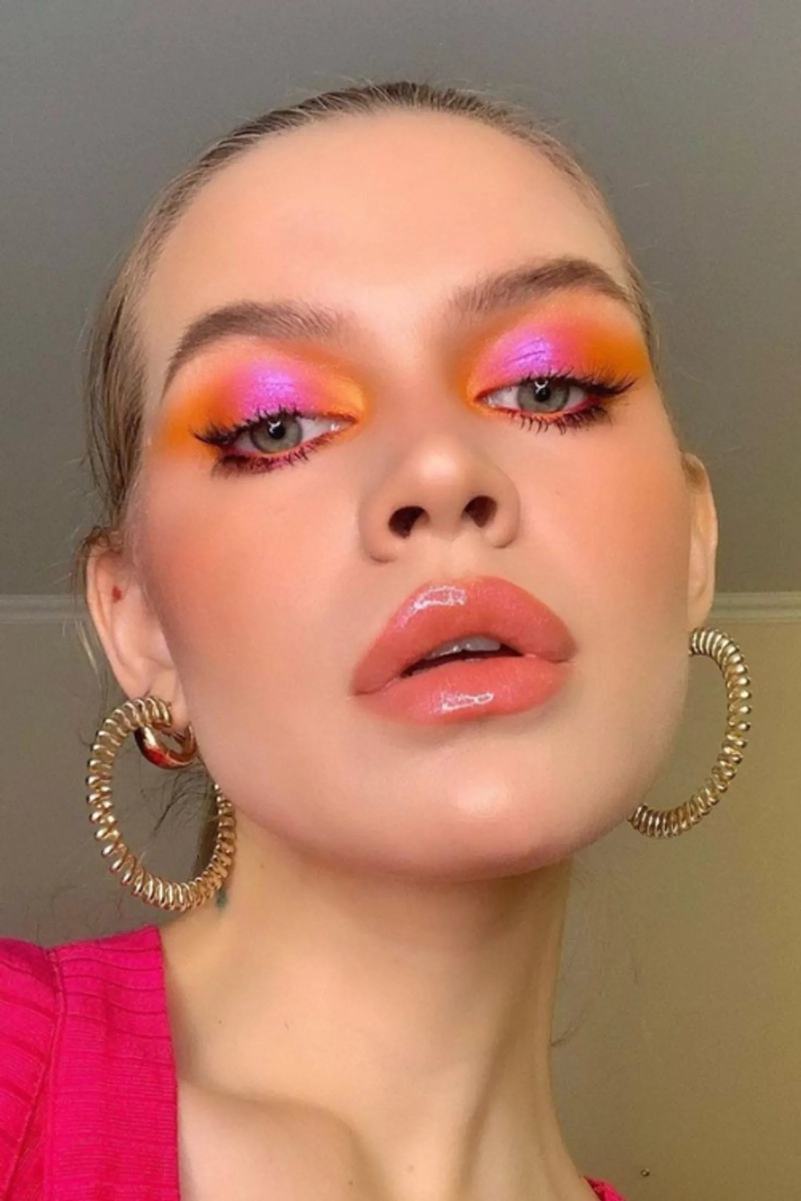 Tampil Kece a la Gen Z dengan Colourful Makeup 