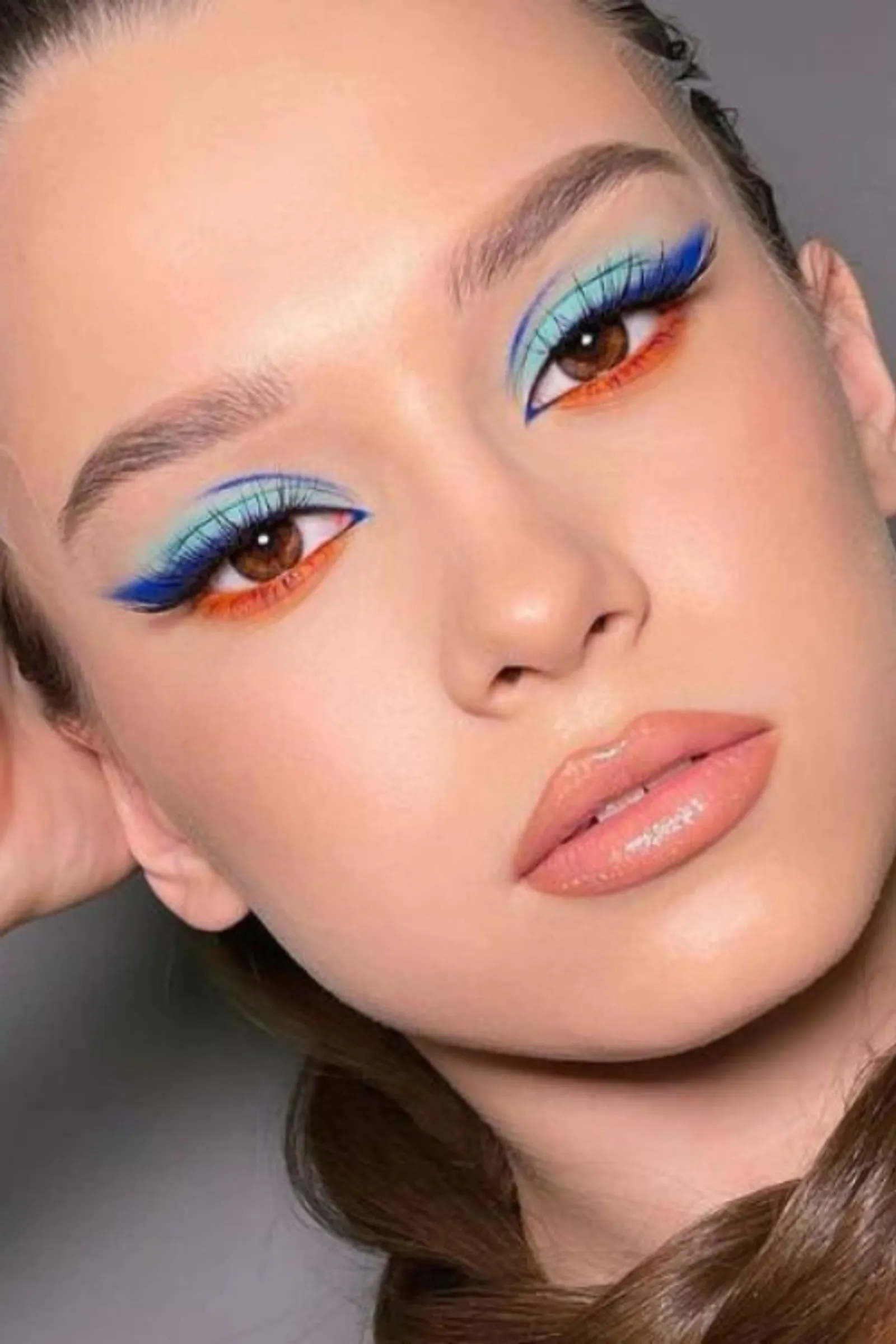 Tampil Kece a la Gen Z dengan Colourful Makeup 