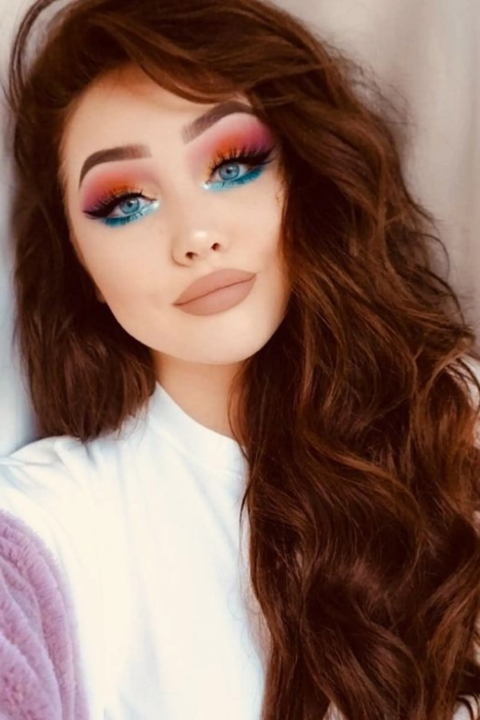 Tampil Kece a la Gen Z dengan Colourful Makeup 