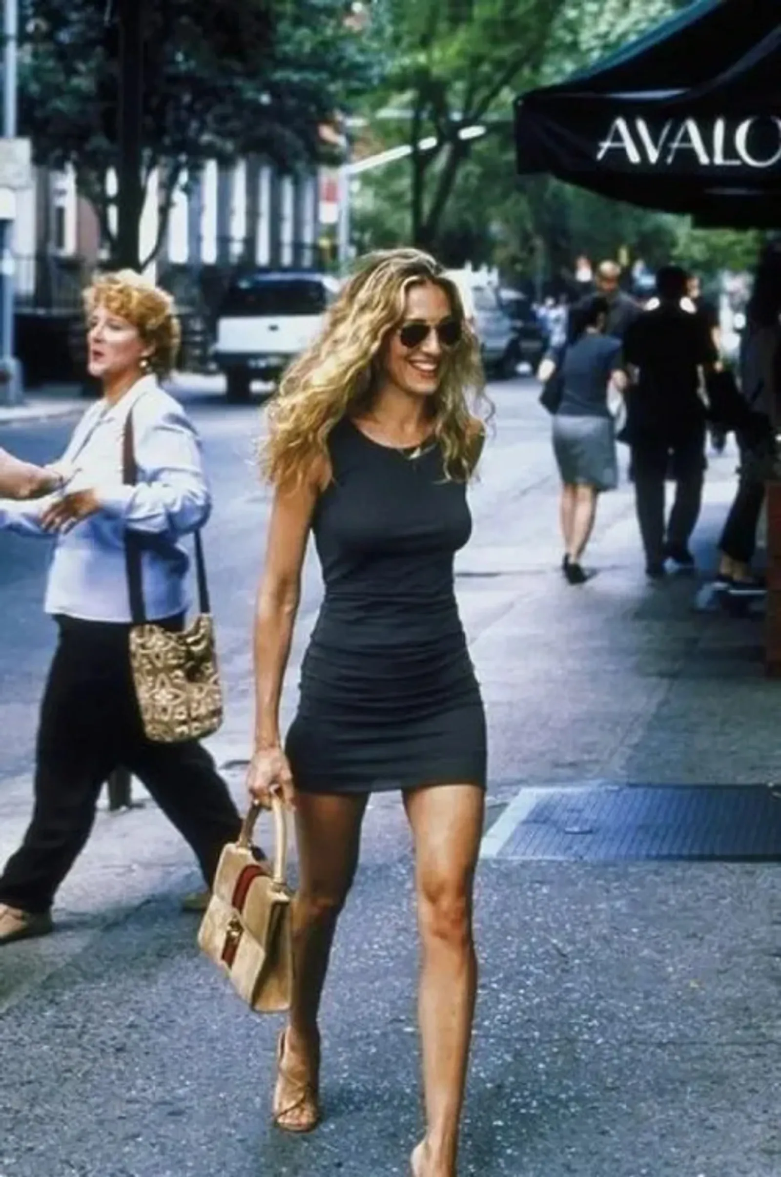 Deretan Tas Ikonik Carrie Bradshaw dari Serial Sex and The City