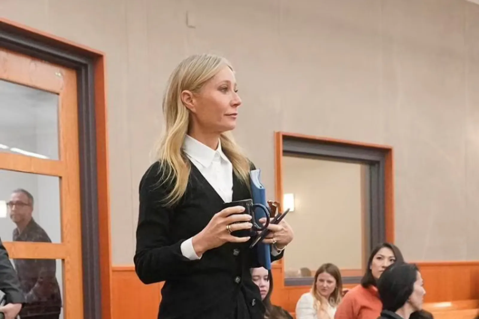 Gwyneth Paltrow Curi Perhatian Berkat Gayanya di Persidangan