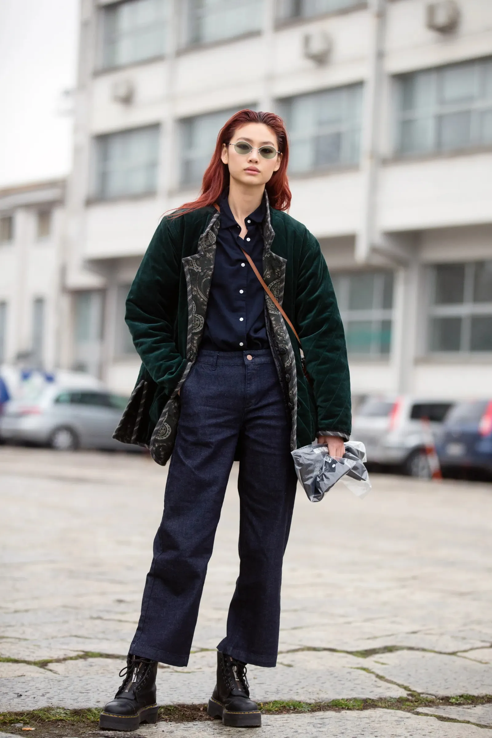 5 Inspirasi Outfit Kece dengan Boots Dr. Martens