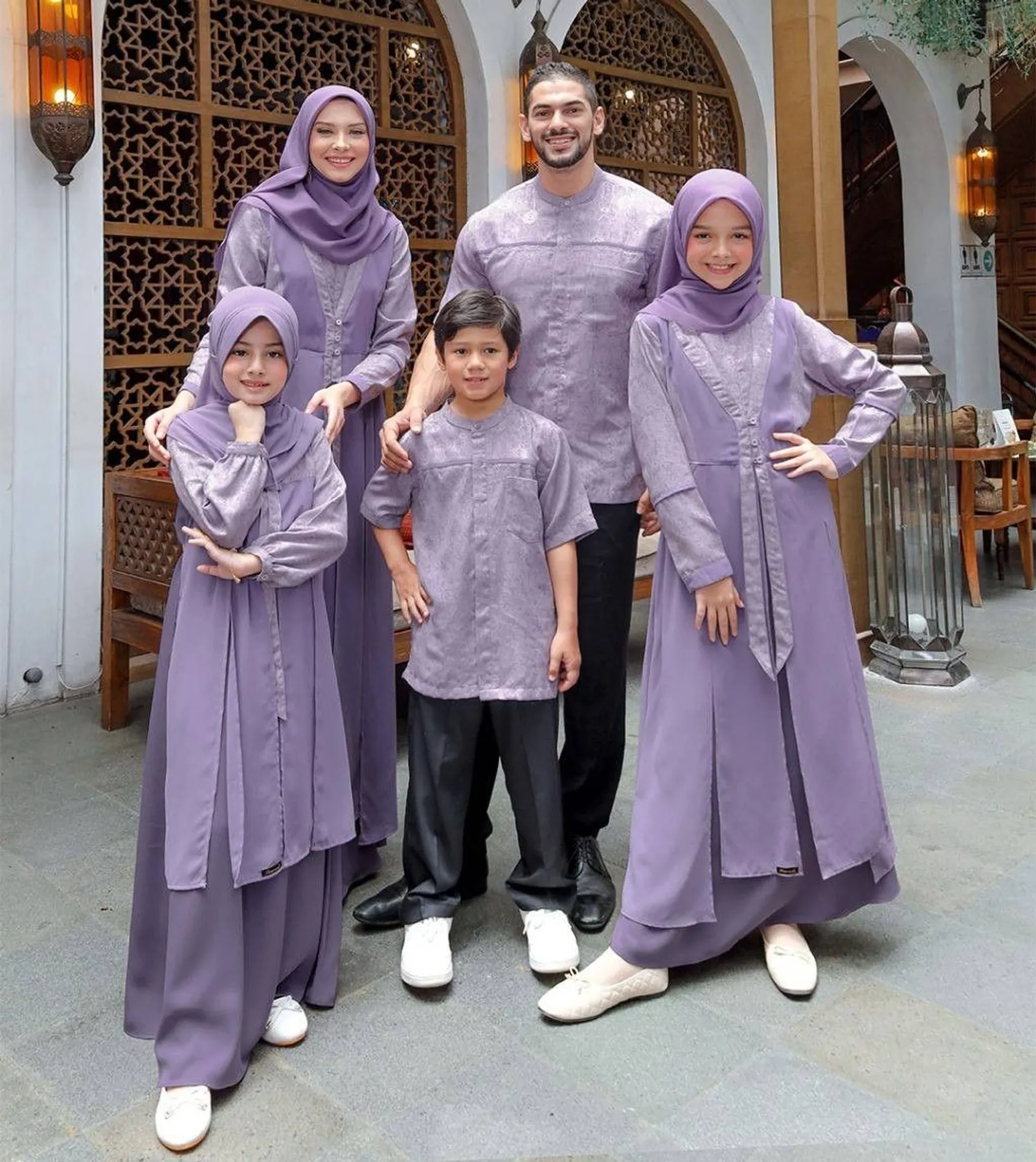 10 Model Baju Seragam Keluarga untuk Lebaran, Kompak!