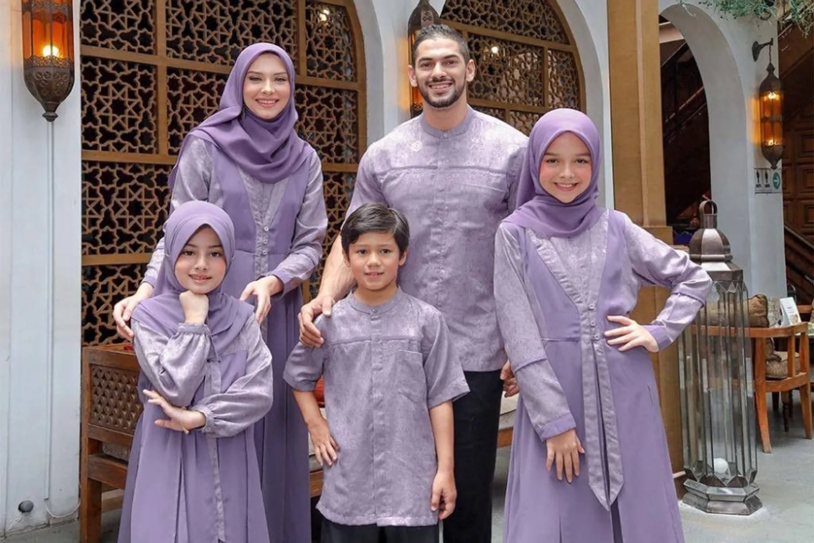 10 Model Baju Seragam Keluarga untuk Lebaran, Kompak!