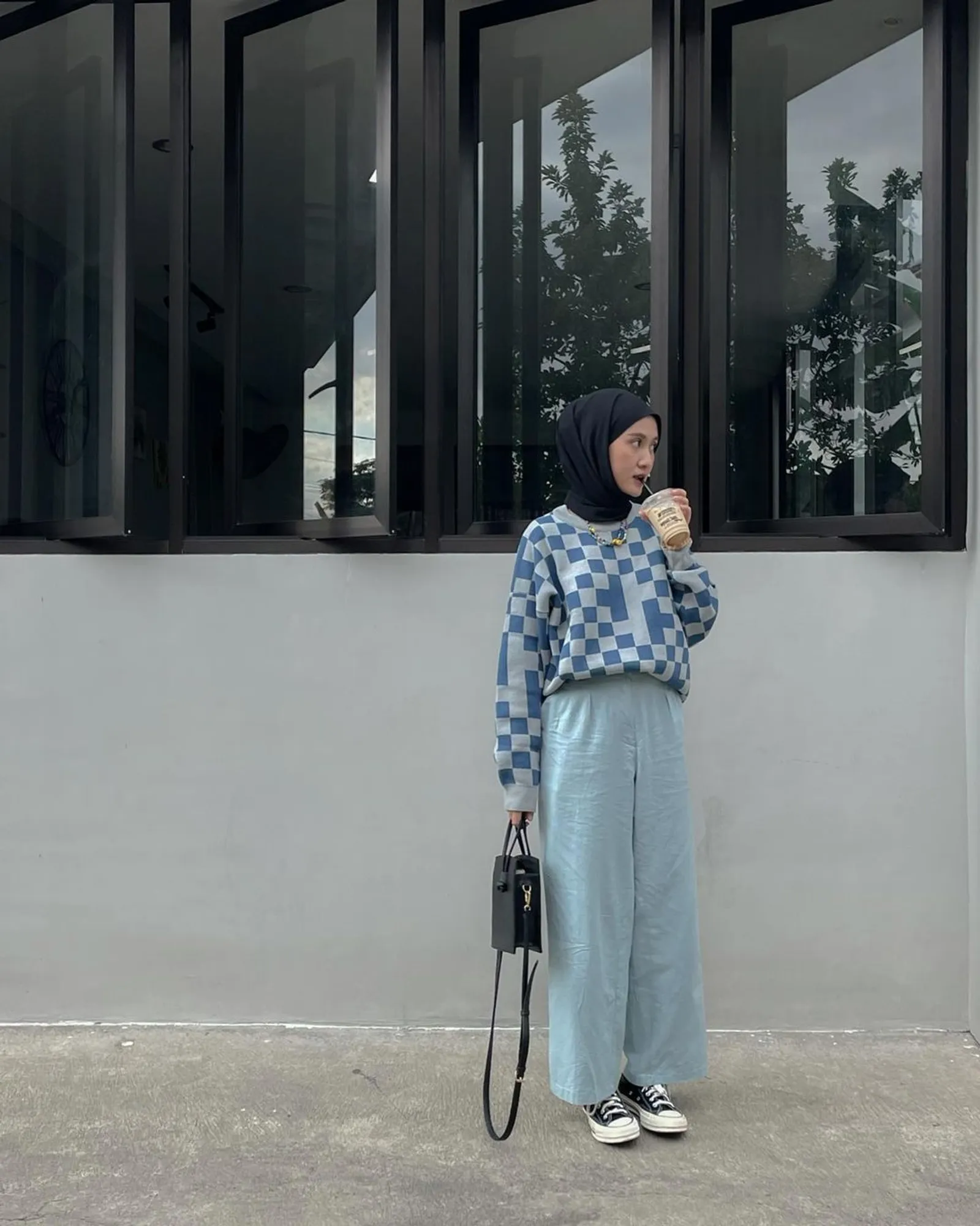 Ide Outfit Bukber Pakai Loose Pants untuk Hijabers