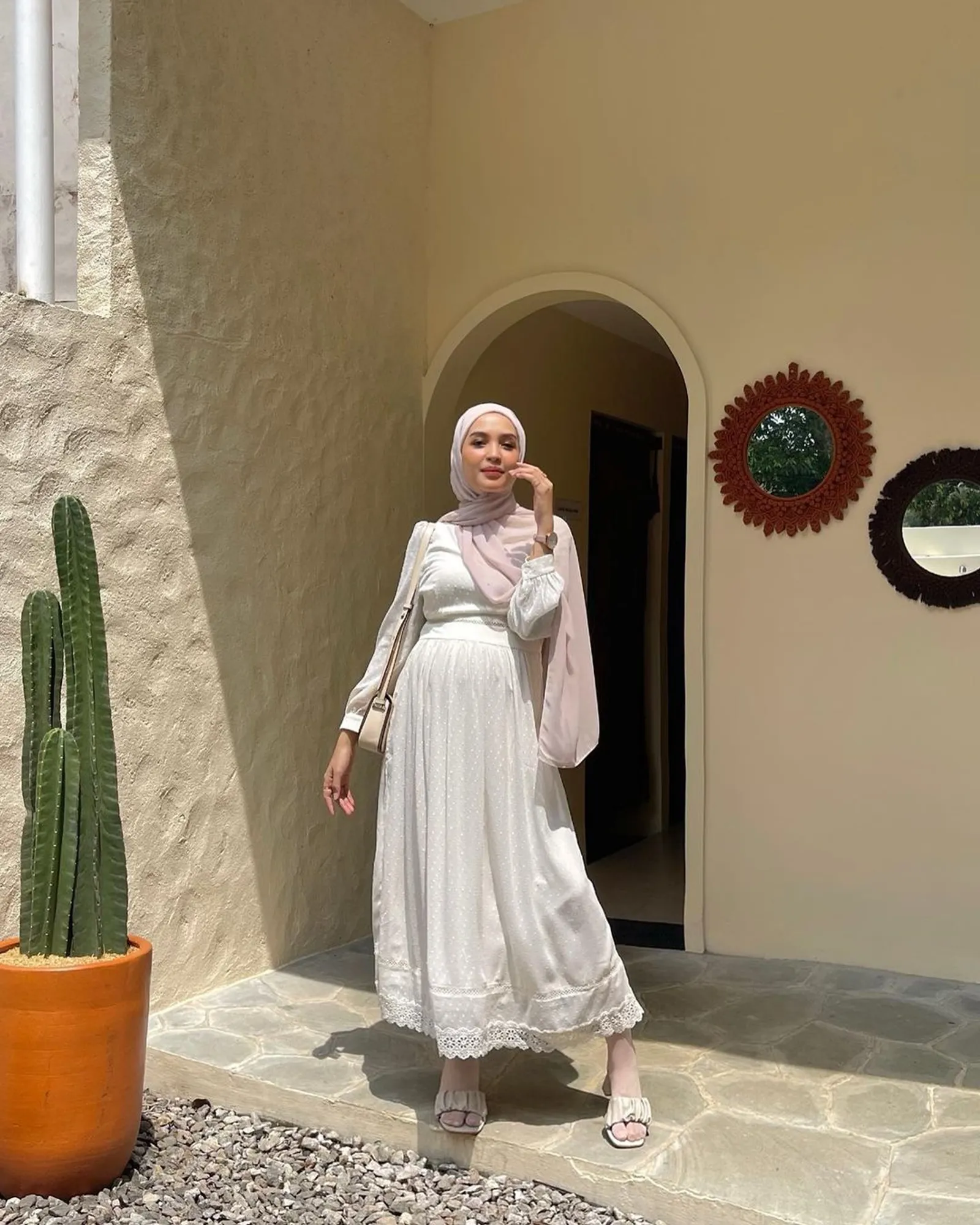 Referensi Outfit Bukber Pakai Dress Panjang