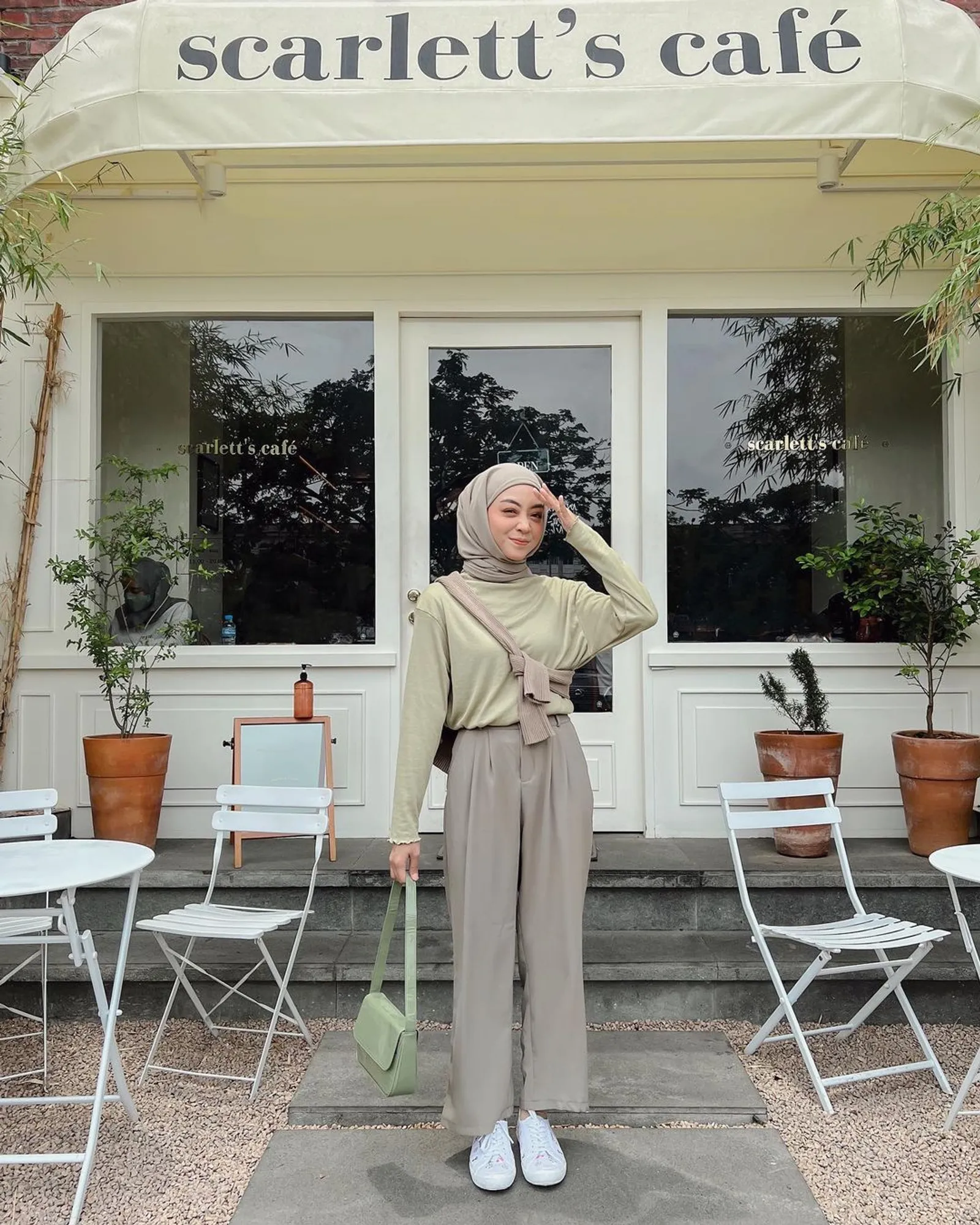 Ide Outfit Bukber Pakai Loose Pants untuk Hijabers